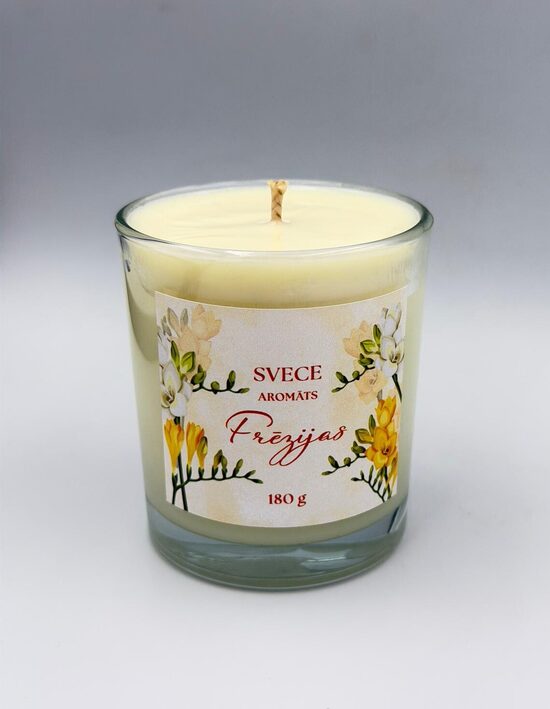 Frēzijas sojas vaska svece 180g.